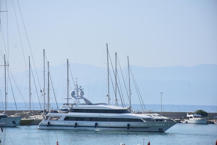 Dünyaca ünlü gitarist Eric Clapton Aydın Kuşadası’na geldi! Köpeğinin ölüm haberini alınca...