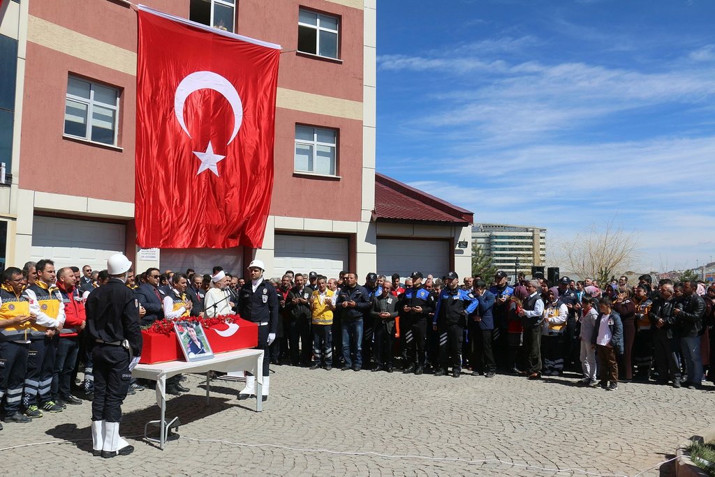 UMKE Paramedik sağlık personeli şehit Burak Tatar son yolculuğuna uğurlandı