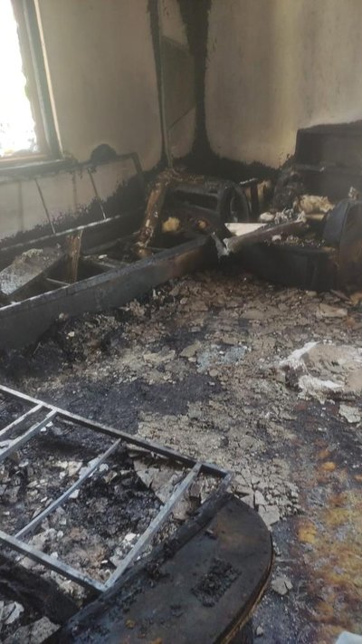 Anne ve otizmli oğlu alevlerin arasından kurtarıldı! Evleri küle döndü