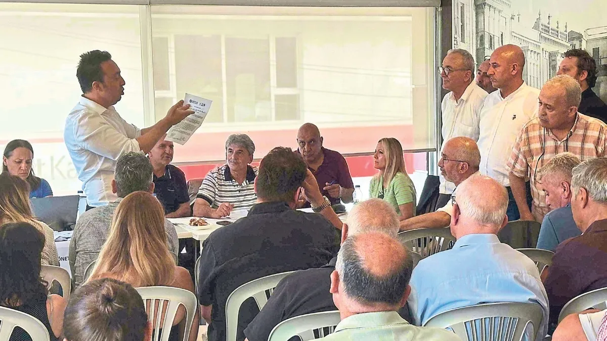 İzmir'de Gıda Çarşısı’nda seçim tartışması