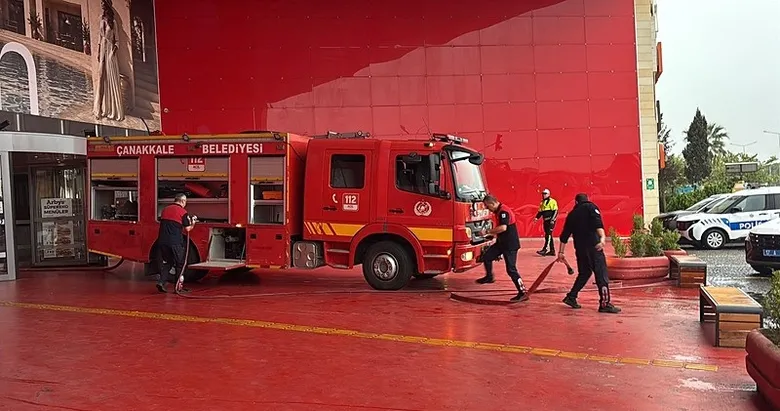 Çanakkale’de AVM yangını! Teknoloji mağazası alevler içinde kaldı