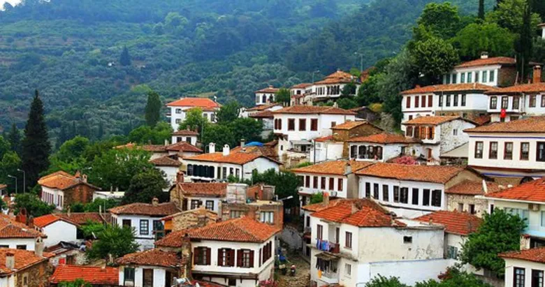 Şemsiyeni al, İZBAN’a atla