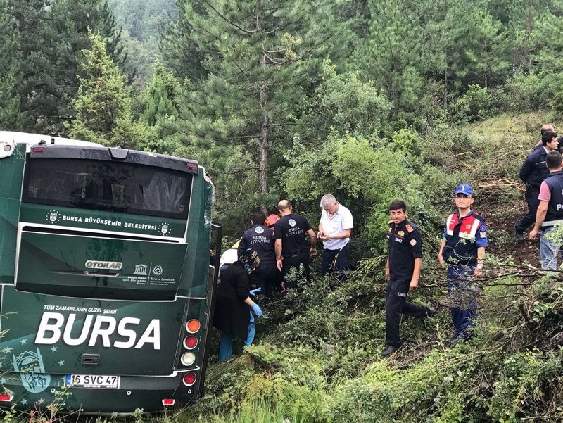 Bursa’da cenazeye gidenlerin bulunduğu otobüs devrildi