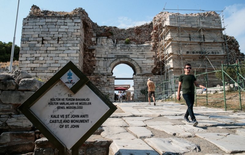 Efes 8500 yıllık yolculuğa çıkarıyor