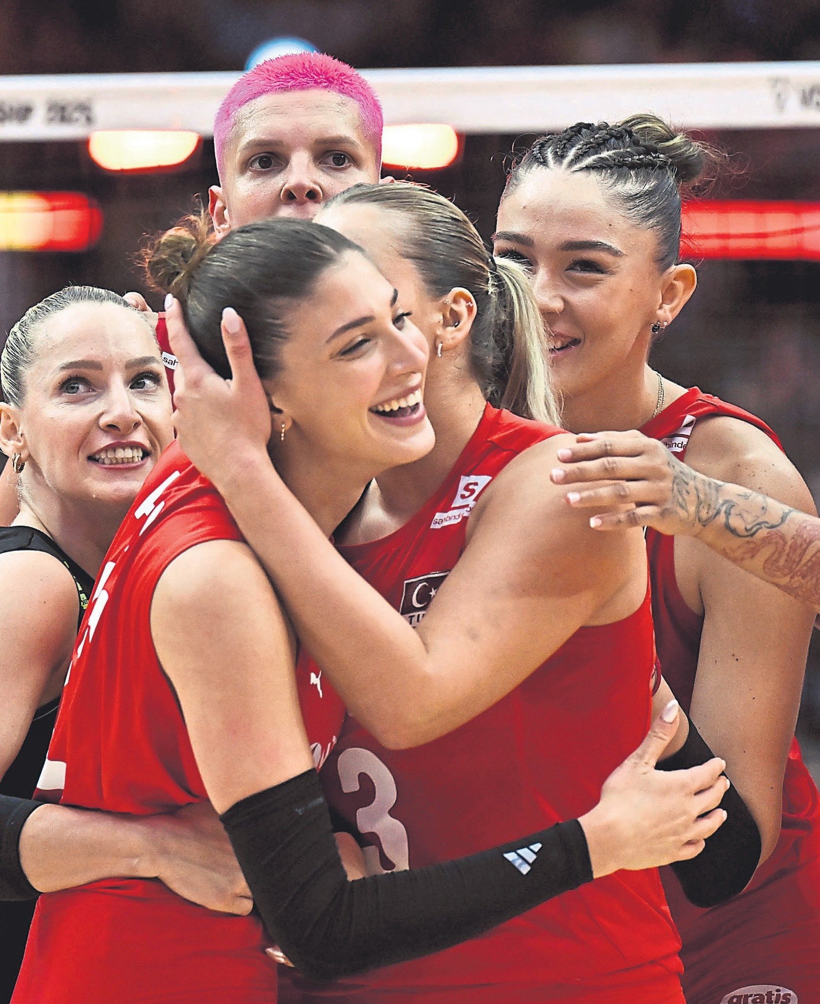 Türkiye sizinle gurur duyuyor!