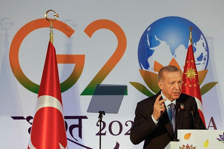 Başkan Erdoğan, Hindistan’daki G20 Liderler Zirvesi dönüşü uçakta gazetecilerin sorularını cevapladı