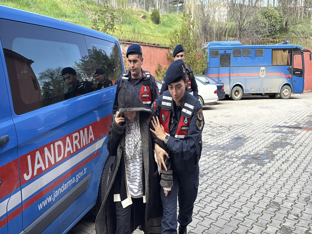 Kocasını av tüfeğiyle vurarak öldürdü