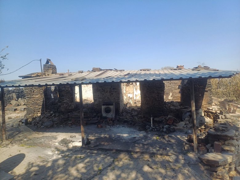 Manisalı çiftçi gözyaşları içinde anlattı: Her şeyimiz yandı, sadece 1 kedimiz kurtuldu