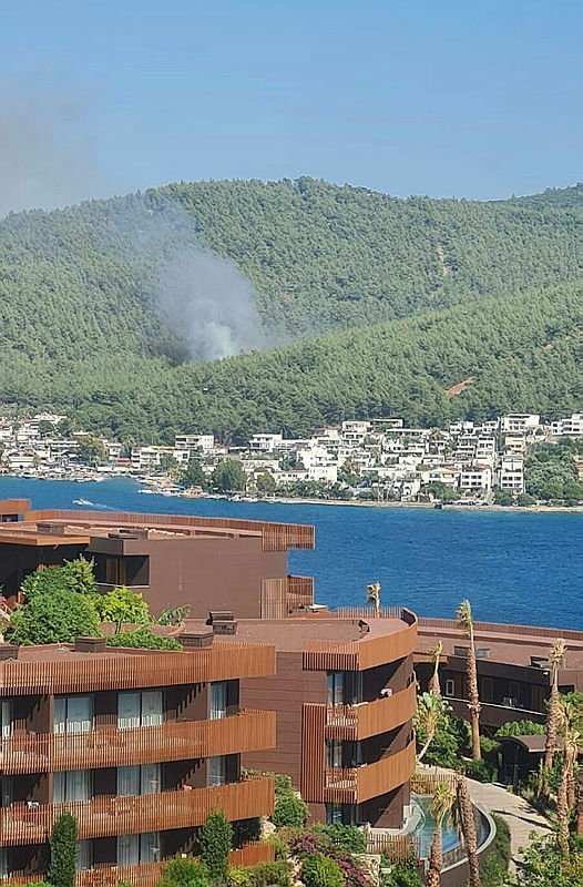 Bodrum’daki yangınına müdahale ediliyor