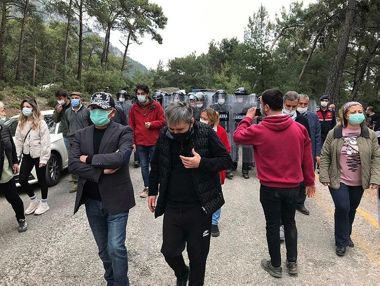 Muğla’da kaçak yapıların yıkımı sırasında gerginlik yaşandı