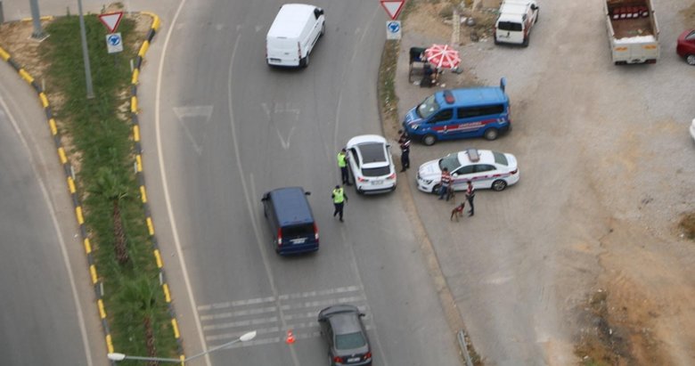 İzmir’de jandarmadan helikopterli trafik denetimi