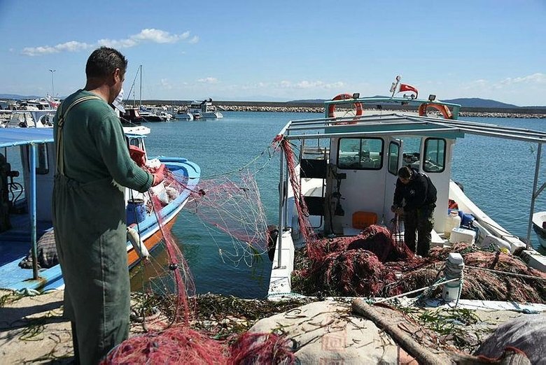 İzmir’de yasağa rağmen algarna yöntemini kullanıyorlar! Balıkçıların zararı büyük