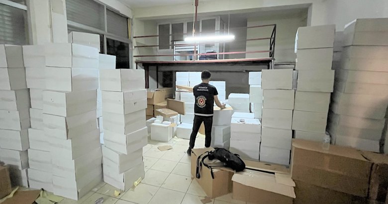 İzmir ve Mersin’de kaçak sigara üreticilerine operasyon! 14 milyon 28 bin boş makaron ele geçirildi