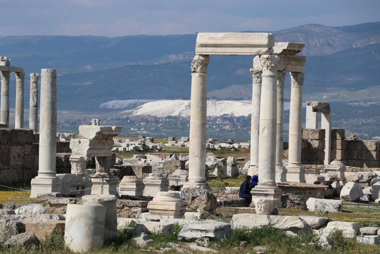Denizli’deki Laodikya Antik Kenti’ne ziyaretçi akını