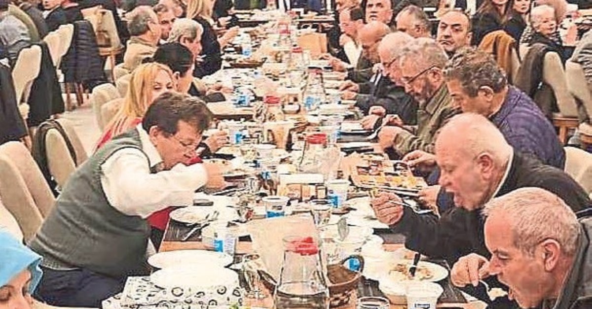 Mevlana’nın torunları İzmir’deki iftarda buluştu