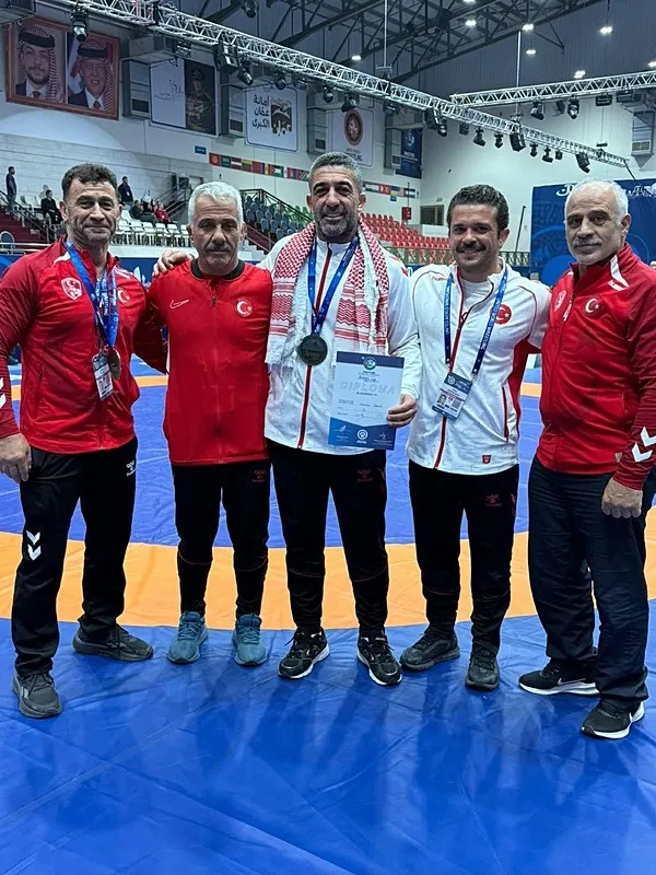 izmirli-guresciler-dunyaya-meydan-okudu-izmirin-milli-gururlari-dunya-kursusunde-1791968014883.jpeg