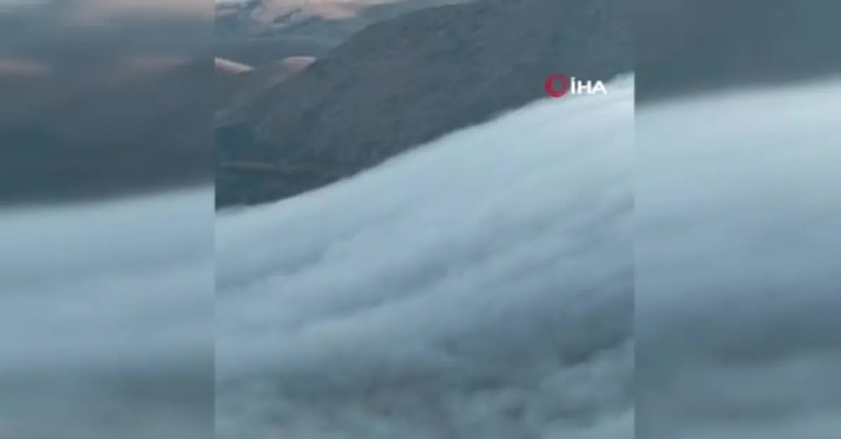 Hayran Afyon’da hayran bırakan görüntü! Sis nehir misali dağların üzerinden ...