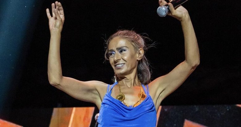 Çeşme’nin yıldızı 59. yaşını göbek atarak kutladı