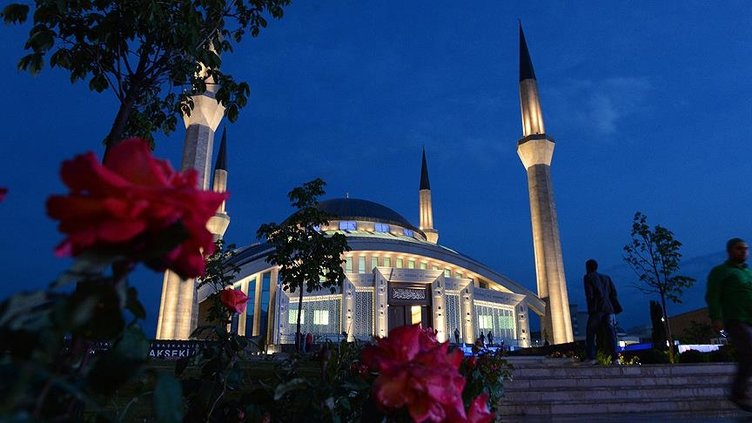 Bugün kandil mi? Bugün ne kandili var? 27 Şubat Pazar Miraç Kandili bugün mü?