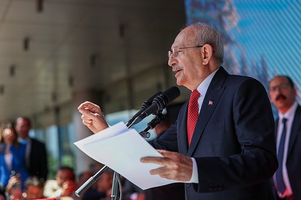 son-dakika-chpde-grup-toplantisi-savasi-meclis-onunde-gergin-anlar-1780992758143.jpeg