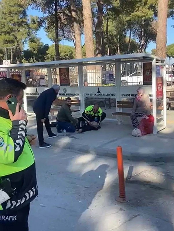 İzmir’de polisten hayat kurtaran müdahale!