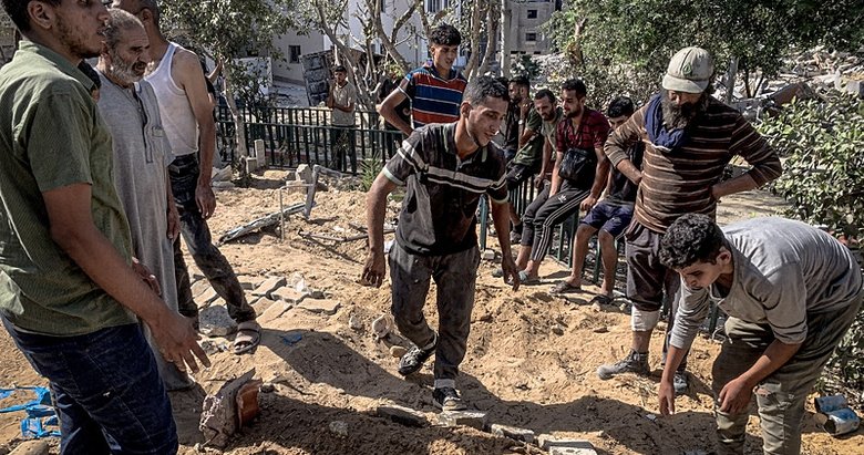 Görüntüler yürek burkuyor: Gazze mezarlıklarında boş yer kalmadı!