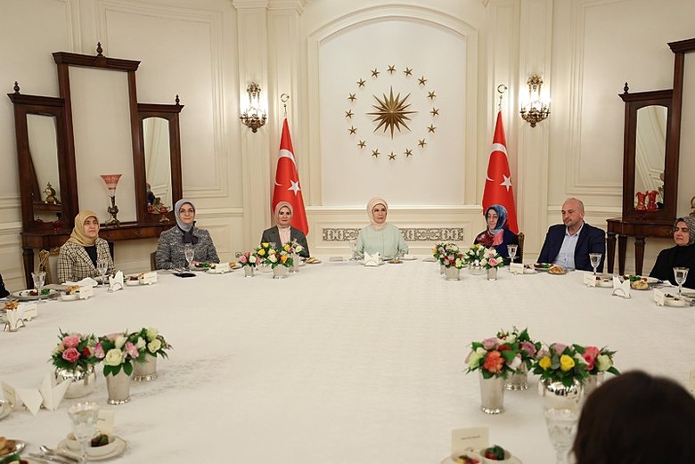 Emine Erdoğan, Gönül Elçileri ile iftarda bir araya geldi