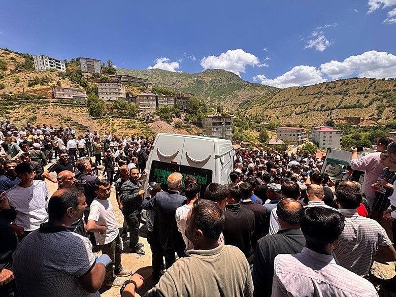 hakkaride-aile-katliami-4-kisi-hayatini-kaybetti-1781442912416.jpeg