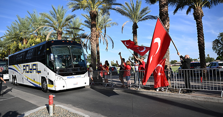 Millilere coşkulu karşılama