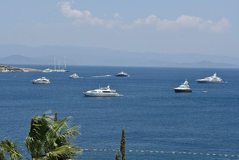 El değmemiş koyların milyon dolarlık misafirleri denizlere renk kattı