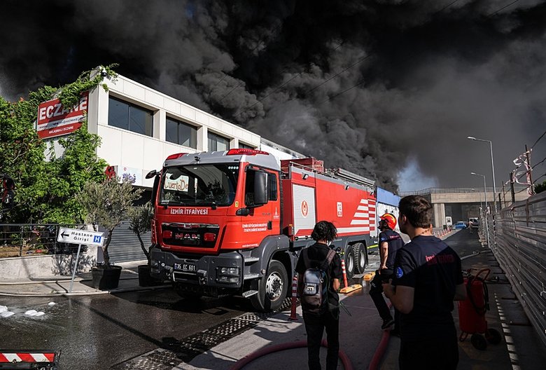 İzmir’de çıkan yangın kontrol altına alındı