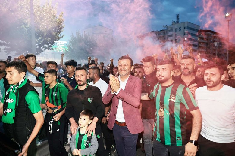 Ege’nin iki güzide kulübünün yöneticileri isyan etti: Hizmet yok köstek çok