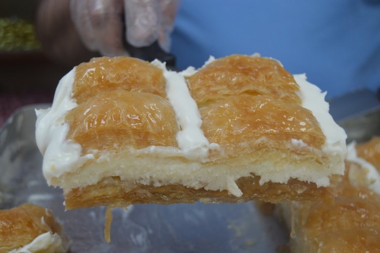 Afyonkarahisar’da Afyon kaymağından yapılan tatlılara sipariş yağıyor