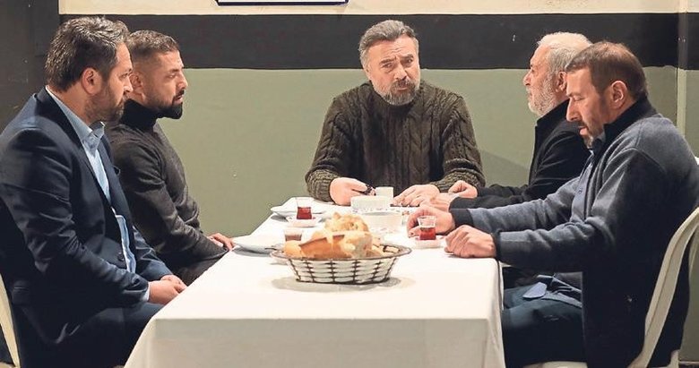 Hızır, düşmanlarının ayağını kaydırıyor