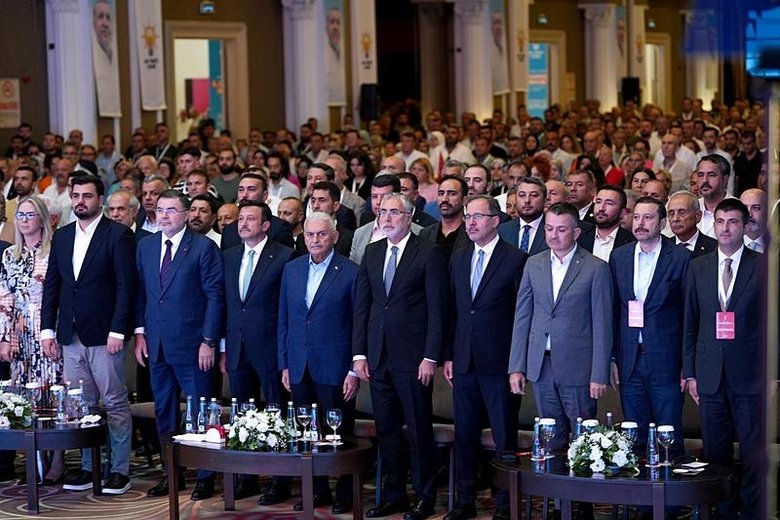 Bakan Işıkhan İzmir’de konuştu: Belediyelerin 96 milyar liralık SGK borcu, seçimden sonra 120 milyara yükseldi