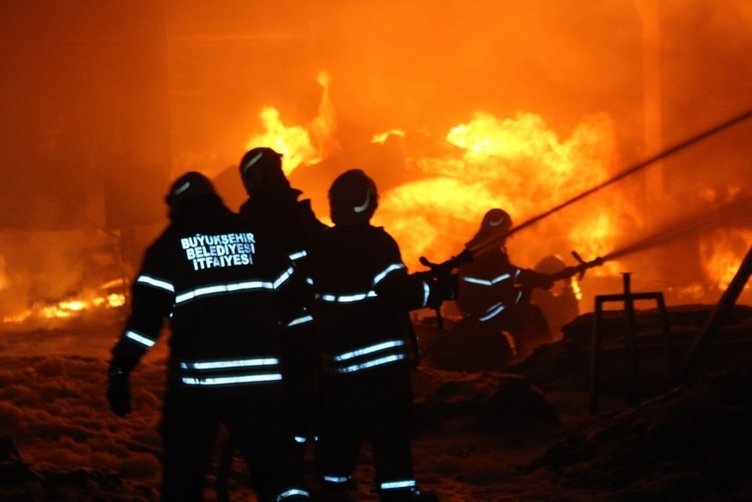 İzmir Menemen’de büyük yangın