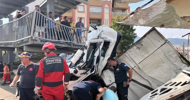 Milas’ta feci kaza: TIR sürücüsü can verdi