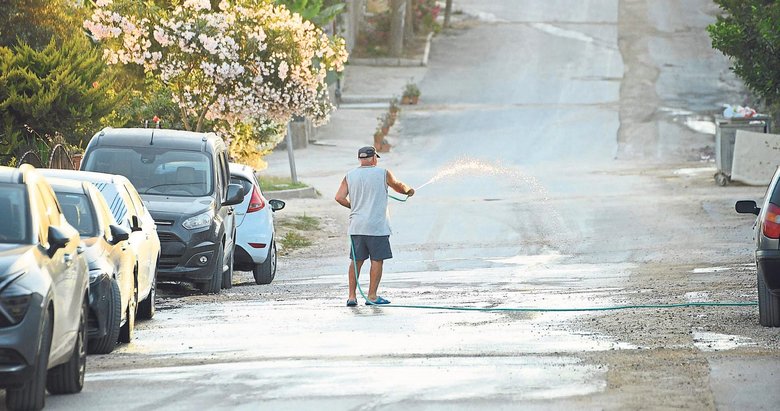 Çeşme toz toprak içinde