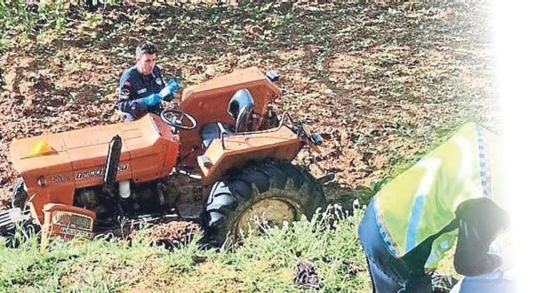 Şarampole devrilen traktör çiftçi eşleri ayırdı