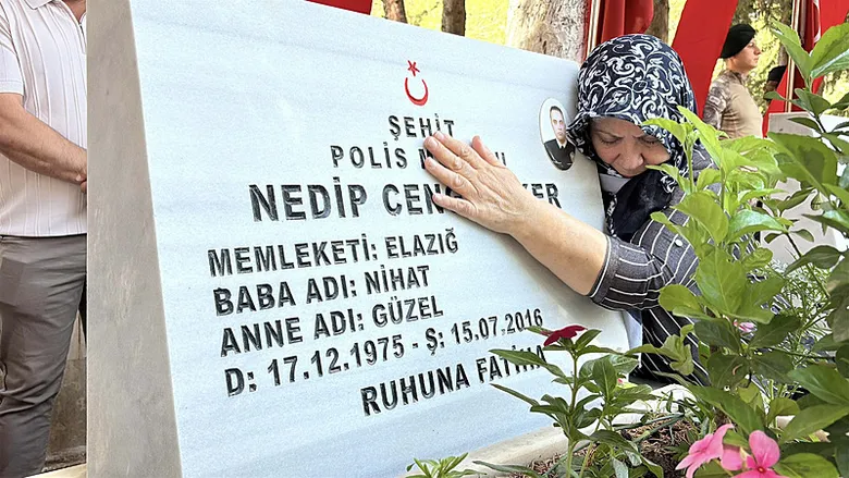 aydinda-sehit-babasindan-anlamli-15-temmuz-mesaji-devletimiz-payidar-kaldi-1784115230699.png