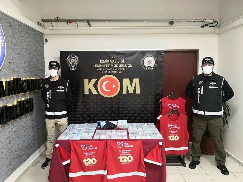 izmir de sahte milli piyango operasyonu yuzlerce sahte bilet ele gecirildi