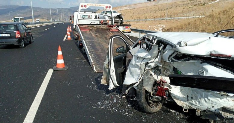 İzmir’deki feci kazada araç hurdaya döndü