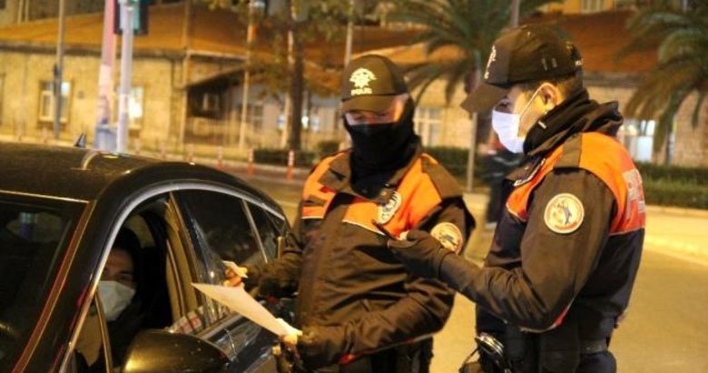İzmir’de yılbaşı kısıtlamasında 5 bin polis görev alacak