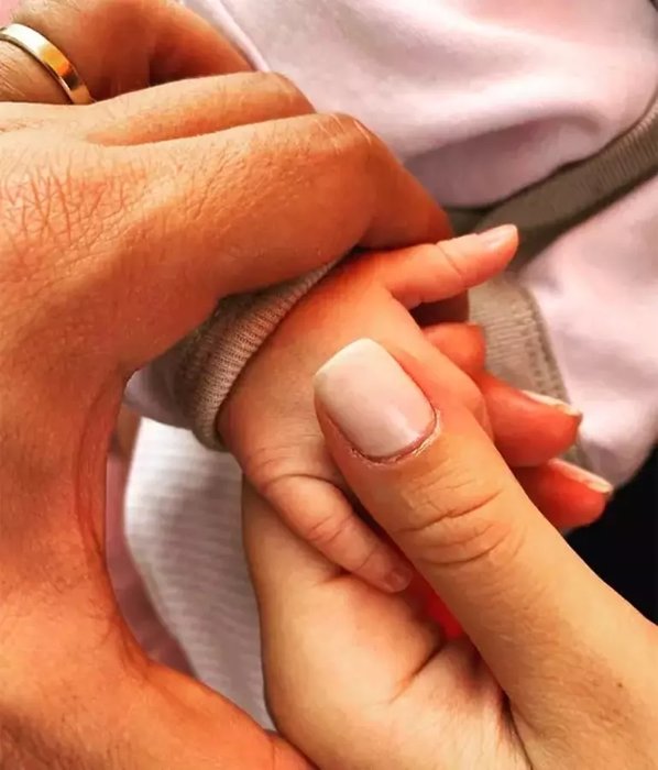 Çocukluğumuzun favori minik oyuncusu Bücür Cadı büyüdü! Anne bile oldu!