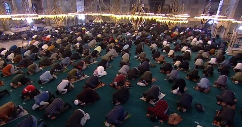 Ayasofya-i Kebir Cami-i Şerifi’nde 87 yıl sonra ilk Ramazan Bayramı namazı kılındı