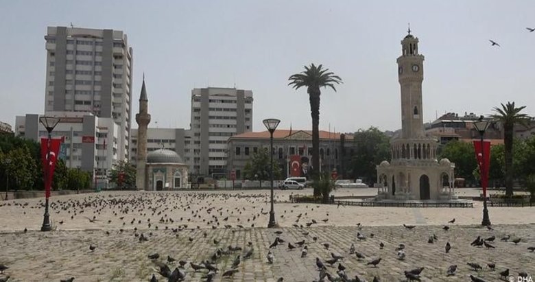 Camiden yapılan müzik yayınına İzmirlilerin tepkisi sürüyor