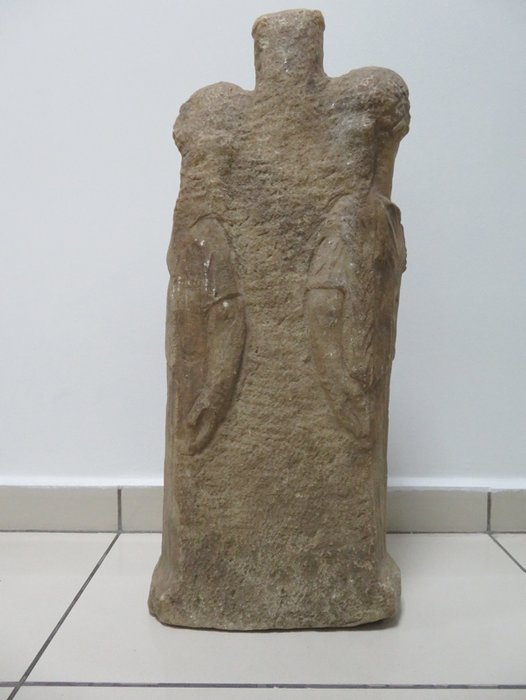 Denizli’de Roma dönemine ait kanatlı ve 3 başlı kadın heykeli ele geçirildi
