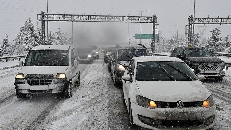yilin-ilk-gunu-icin-meteoroloji-alarm-verdi-o-iller-tek-tek-duyuruldu-iste-kar-tatili-olan-iller-1767279309711.jpeg