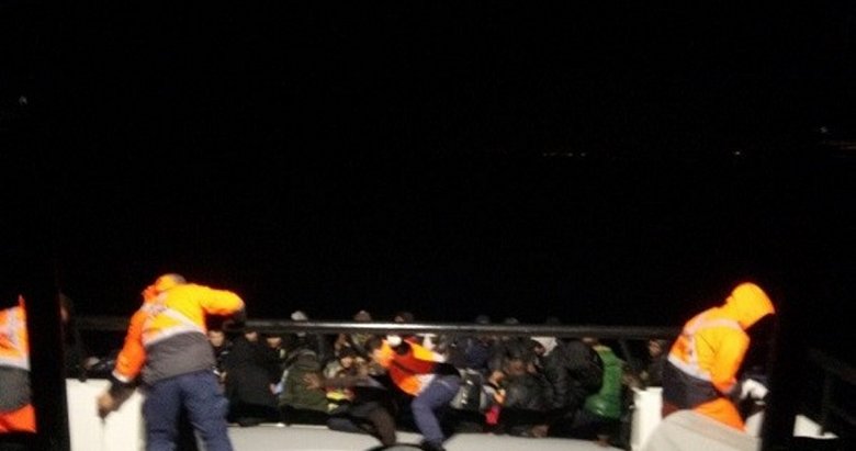 İzmir’de 55 kaçak göçmen yakalandı