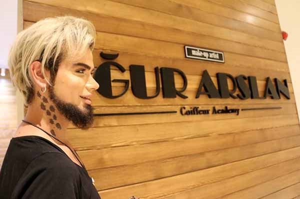 Hollywood’un makyözü Uğur Arslan Sultan’s Derm’de